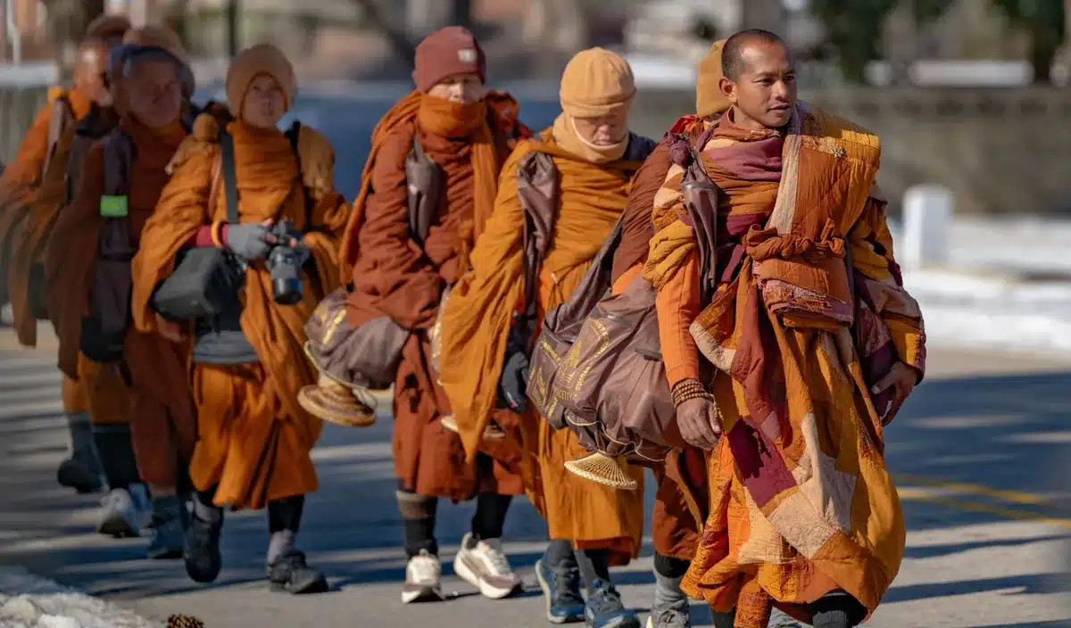 Vingt-deux moines bouddhistes interpellés à l'aéroport avec une saisie historique de drogue : "Chacun avait en sa possession près de cinq kilos de narcotiques."