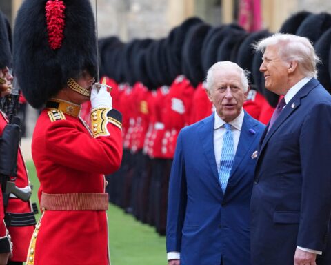 Visite d'État du roi Charles aux États-Unis : demande de rencontre avec des survivants d'Epstein