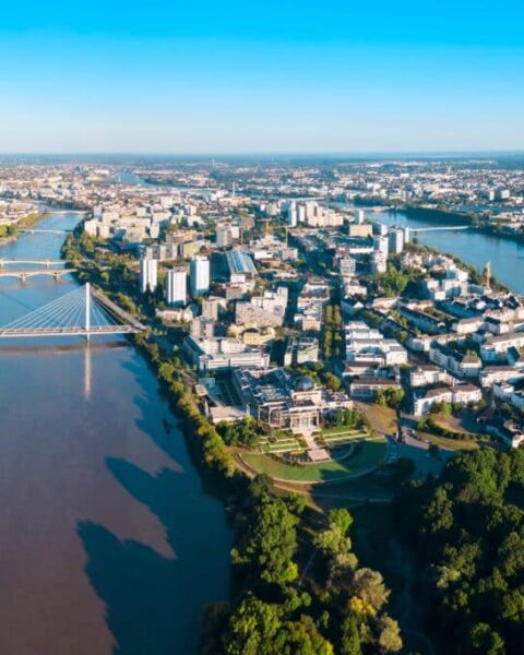 À Nantes, la mairie ordonne l'enfouissement de sous-vêtements : ce n'est pas une blague.