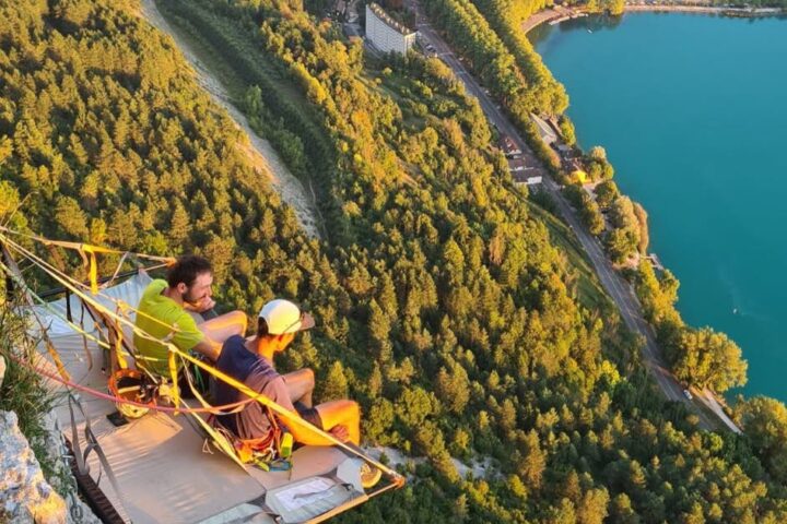 Ain : expériences uniques des Guides du Bugey entre escalade et apéros suspendus