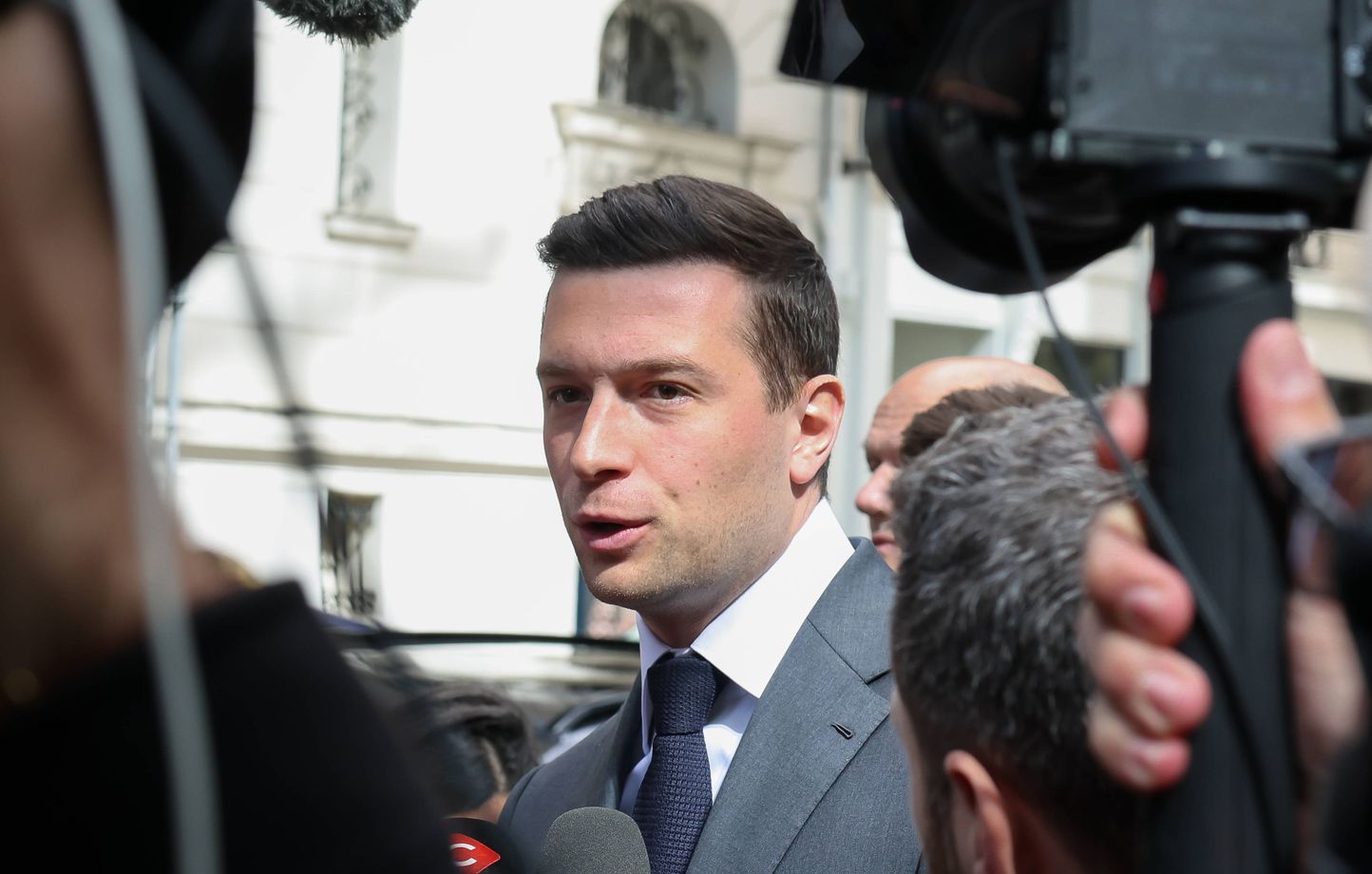 Bardella critique les prétendants à la présidentielle 2027 : « ils devraient demander pardon au peuple français »