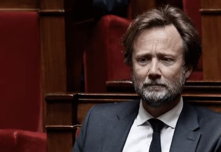 Boris Vallaud, leader des députés socialistes, quitte la direction du PS et critique la stratégie d'Olivier Faure