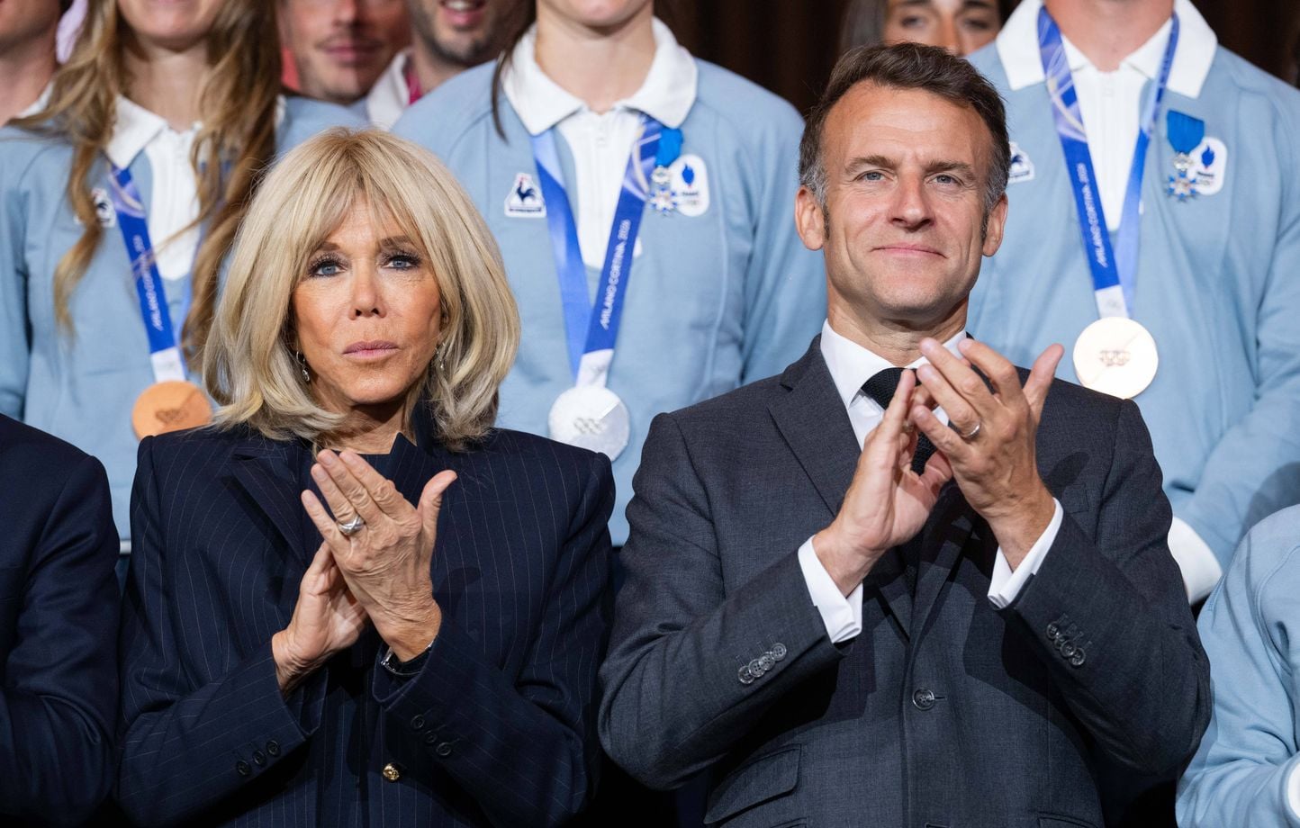 Brigitte Macron dément les accusations de jalousie liées à une scène dans l'avion présidentiel