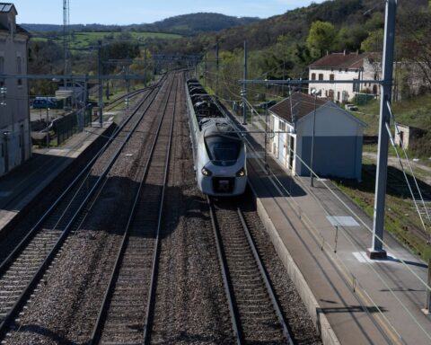 Canicule : un thermomètre affichant 40°C dans les trains TER auvergnats suscite l'indignation