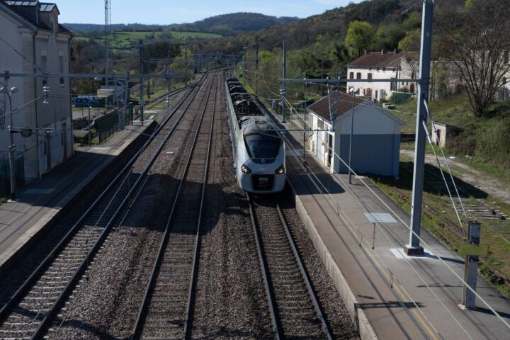 Canicule : un thermomètre affichant 40°C dans les trains TER auvergnats suscite l'indignation