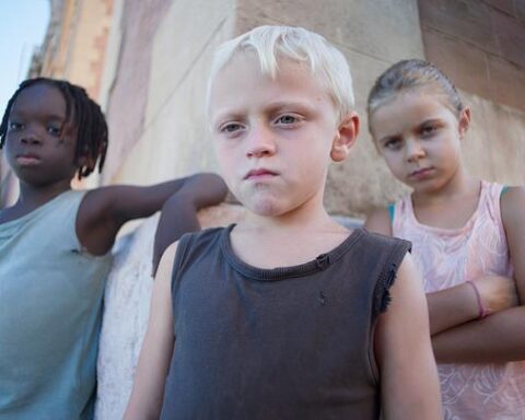Cannes 2026, jour 9 : trois films marquants en compétition, signés Dumont, Almodóvar et Marre