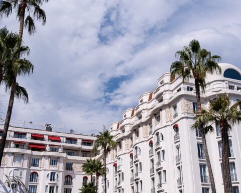 Cannes: les paiements en cryptomonnaies attirent entre 60 et 70% d'étrangers lors du festival