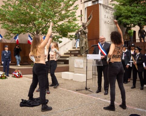 Carcassonne : des Femen perturbent une célébration de Jeanne d’Arc organisée par la mairie RN