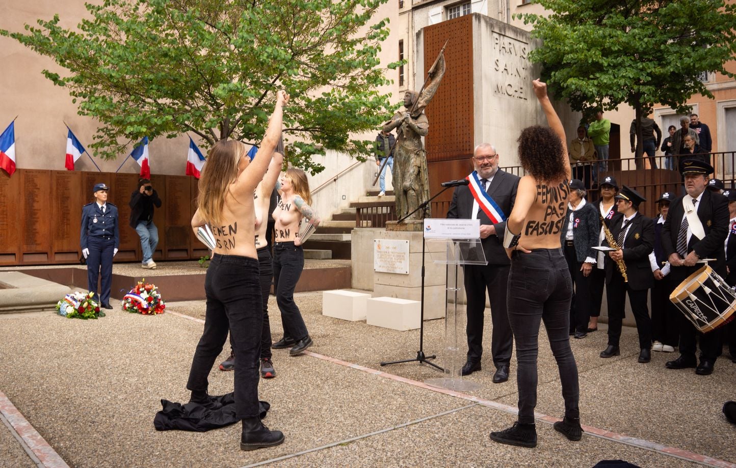 Carcassonne : des Femen perturbent une célébration de Jeanne d’Arc organisée par la mairie RN