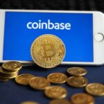 Coinbase annonce un licenciement de 700 salariés en raison du marché baissier et de l'IA