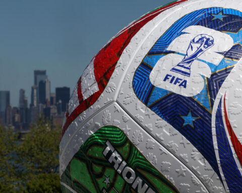 Coupe du monde : la FIFA réévalue sa stratégie concernant la tarification dynamique ; Ligue Conférence : Strasbourg en difficulté après sa...