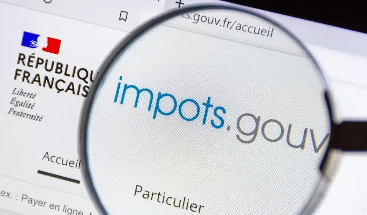 De nombreux serveurs ignorent que la case 1PB de leur déclaration 2026 peut les exonérer de l'imposition sur tous leurs pourboires.
