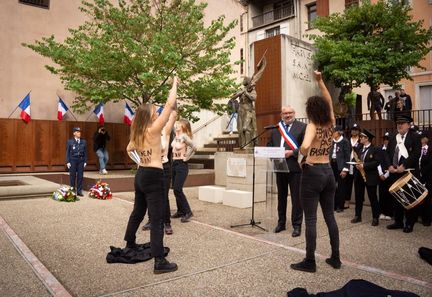 Des militantes Femen interrompent une cérémonie dédiée à Jeanne d'Arc à Carcassonne