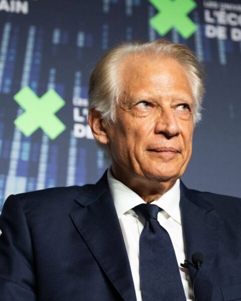 Dominique de Villepin restitue des bustes de Napoléon au ministère des Affaires étrangères