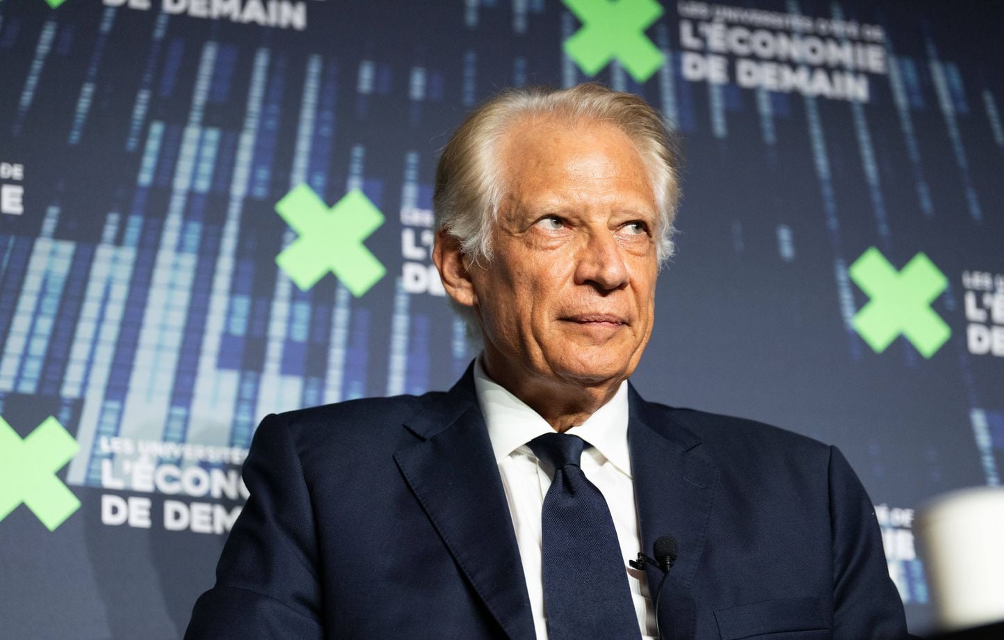 Dominique de Villepin restitue des bustes de Napoléon au ministère des Affaires étrangères