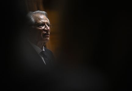 Dominique de Villepin restitue des statuettes de Napoléon après les révélations de "Complément d'enquête"