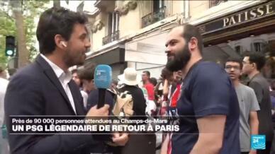 Doublé européen du PSG : les joueurs arrivent et se dirigent vers le Champ-de-Mars pour rencontrer leurs supporters.