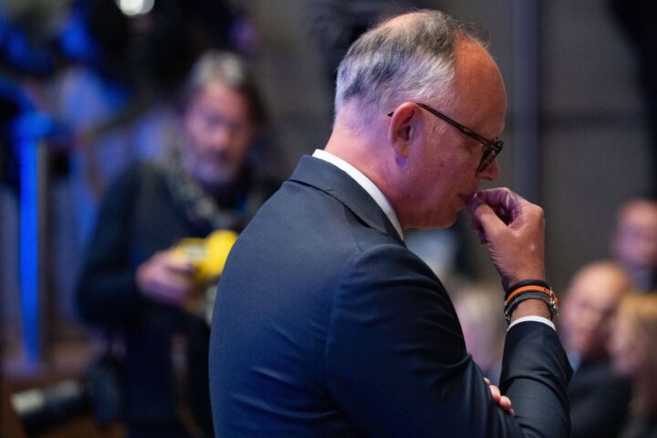 Édouard Philippe et Jean-Luc Mélenchon en lutte serrée pour la deuxième place à la présidentielle de 2027