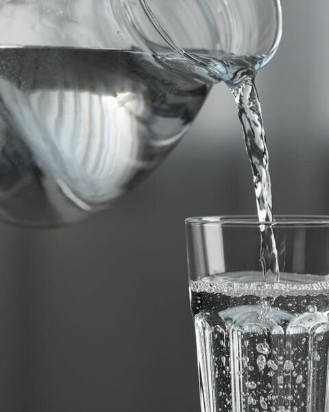 Enquête : La contamination par les PFAS des eaux en France représente un danger invisible pour la santé publique.