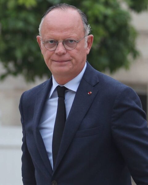 Enquête sur Édouard Philippe : détournement de fonds publics et harcèlement moral mis en lumière