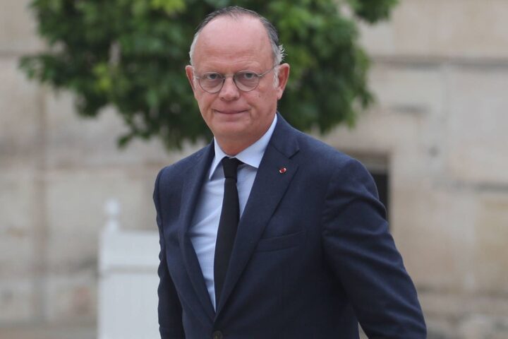 Enquête sur Édouard Philippe : détournement de fonds publics et harcèlement moral mis en lumière