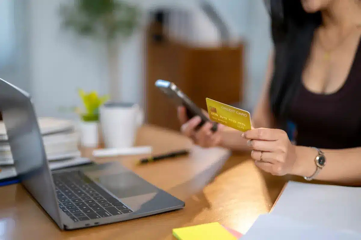 Fin des cartes Visa et Mastercard : 130 millions d'Européens utiliseront une carte entièrement souveraine d'ici 2026, malgré l'impuissance des banques américaines.