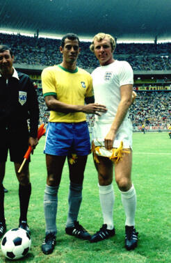 Football : Les Mondiaux légendaires de 1970, 1986 et 1994 au Mexique et aux États-Unis. Premier League : Xabi Alonso devient le nouvel entraîneur.