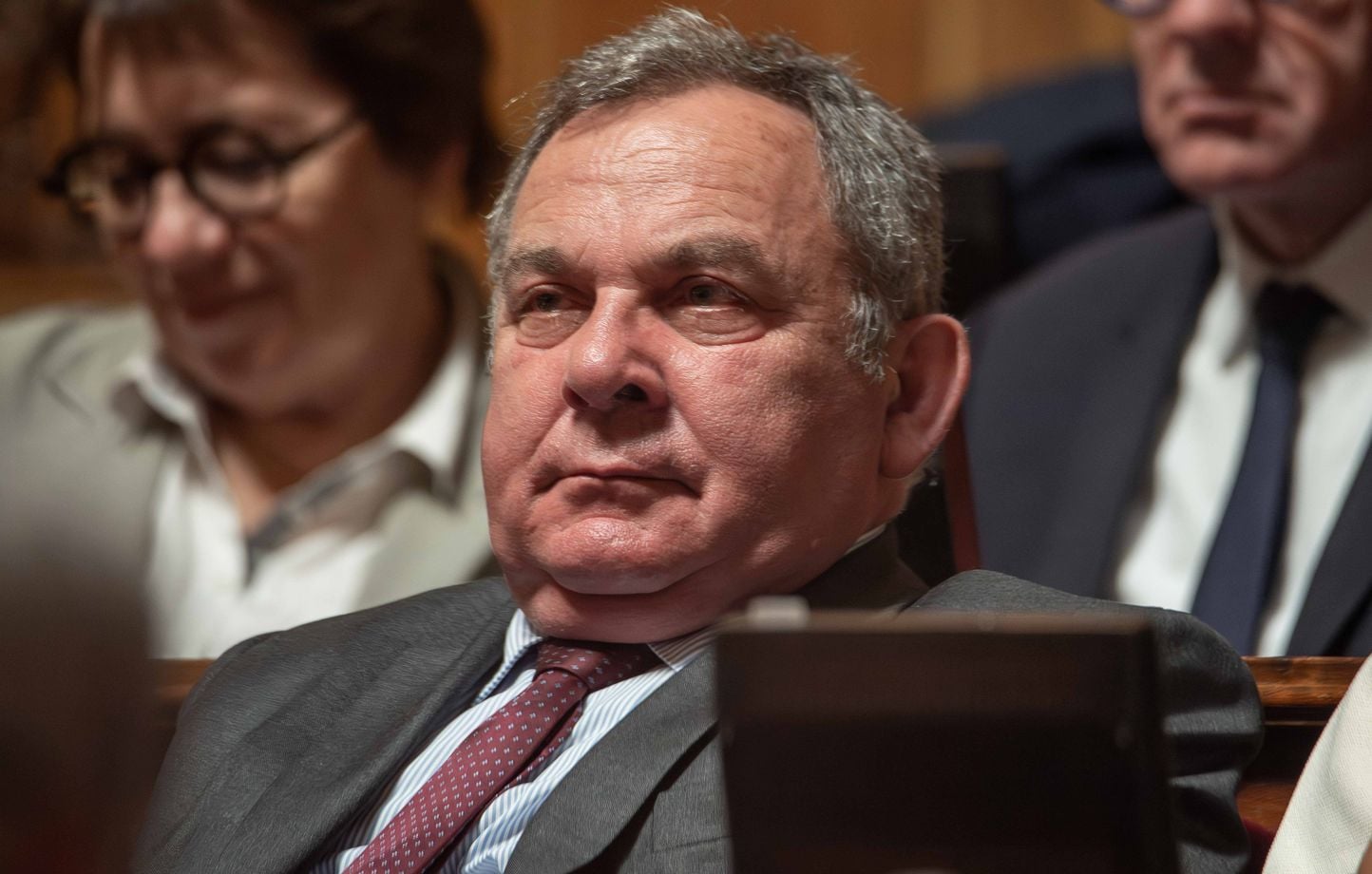 Francis Szpiner, sénateur de Paris, perd son immunité parlementaire dans une affaire de corruption