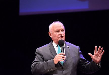 François Asselineau renvoyé devant le tribunal correctionnel de Paris pour harcèlement sexuel et agressions sexuelles