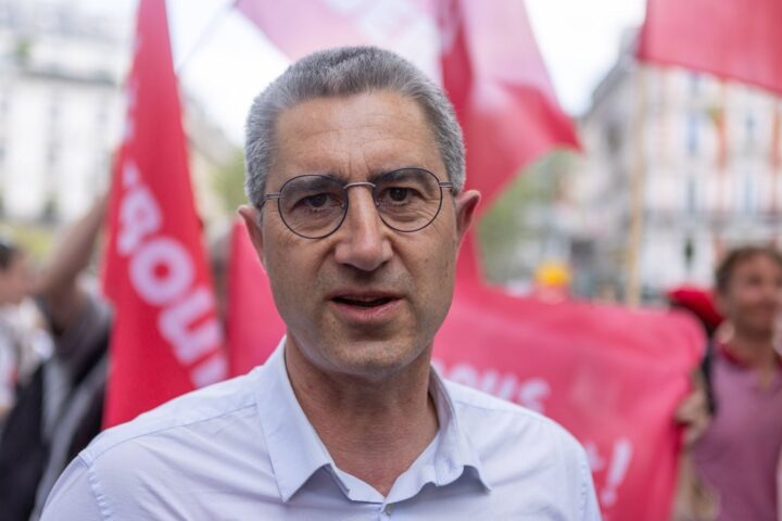 François Ruffin confirme sa candidature à la présidentielle de 2027 malgré l'absence de primaire