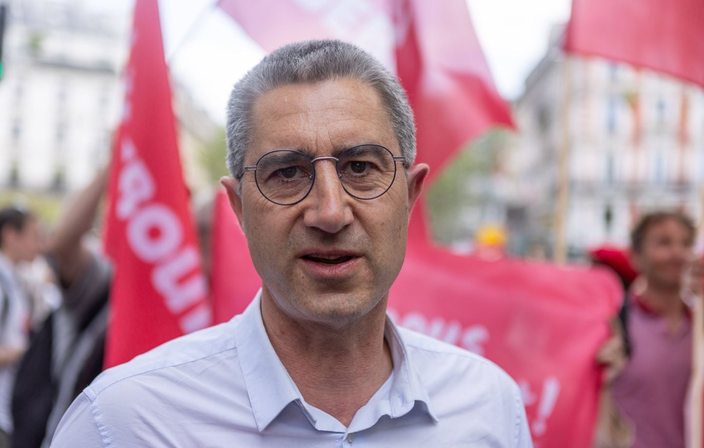 François Ruffin confirme sa candidature à la présidentielle de 2027 malgré l'absence de primaire