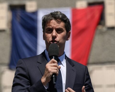 Gabriel Attal officialise sa candidature à l'élection présidentielle de 2027