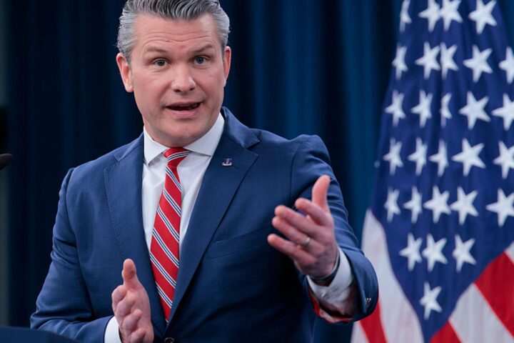 Hegseth affirme que le cessez-le-feu est maintenu malgré les attaques iraniennes dans le détroit d'Hormuz