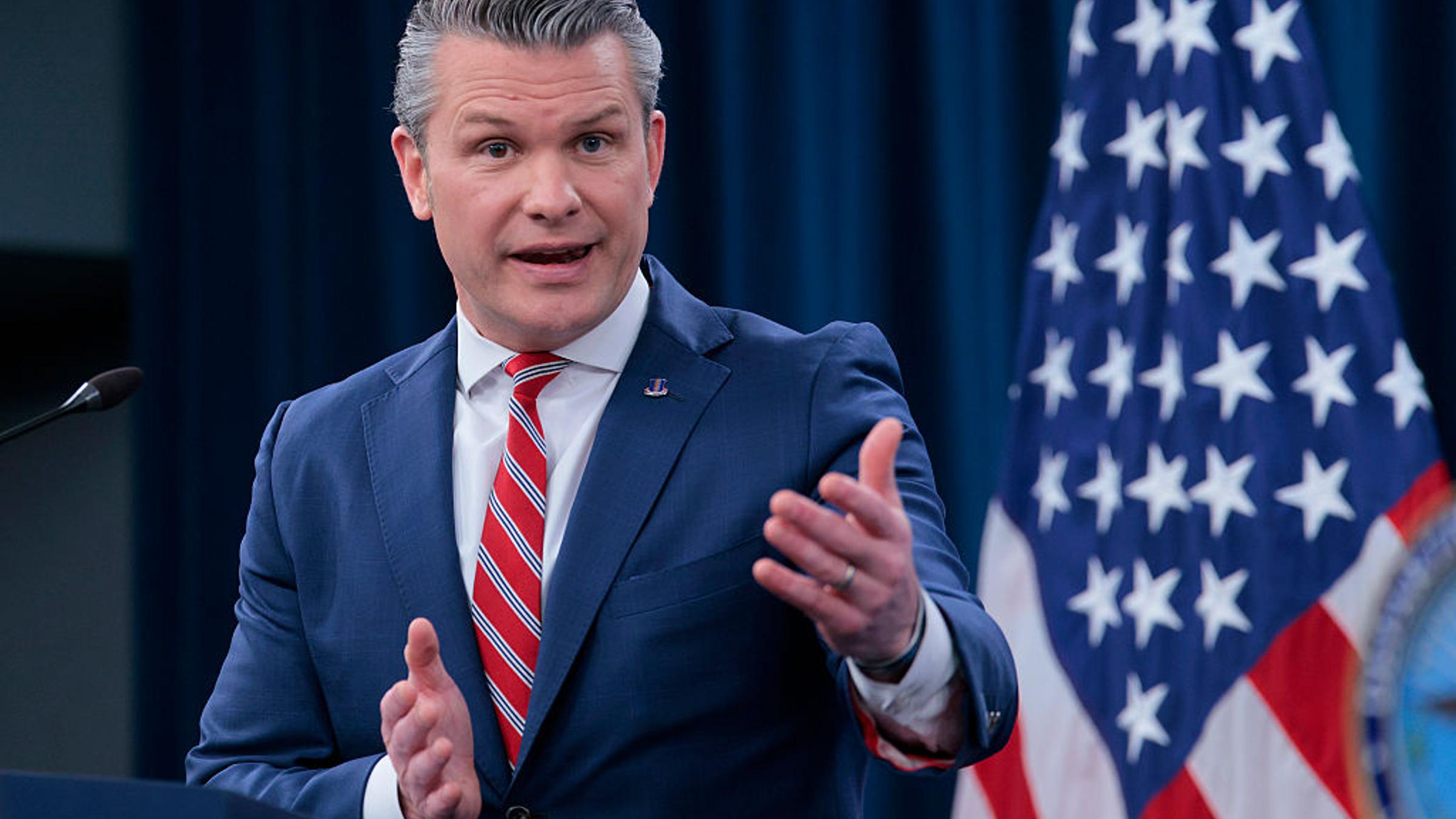 Hegseth affirme que le cessez-le-feu est maintenu malgré les attaques iraniennes dans le détroit d'Hormuz