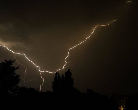 Huit départements du sud-ouest de la France en vigilance orange pour orages ce dimanche