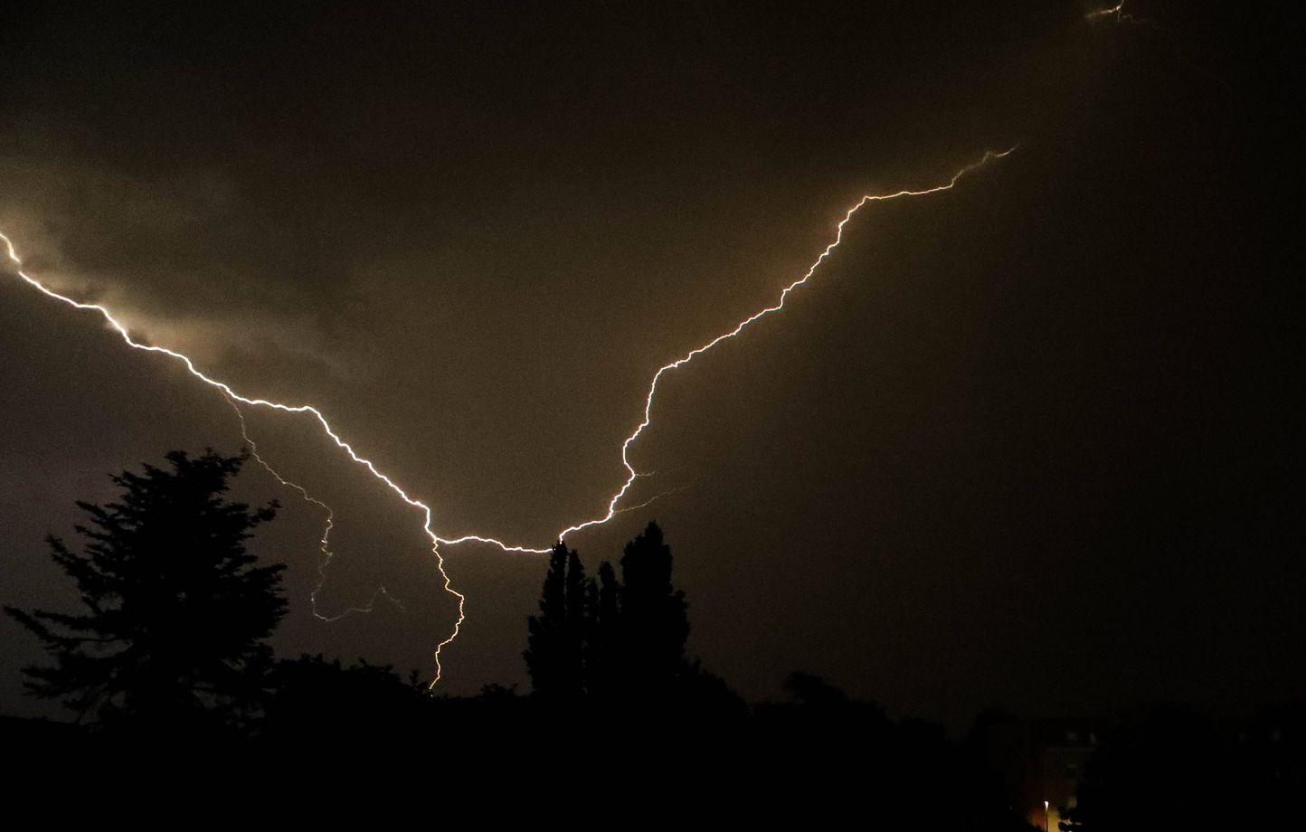 Huit départements du sud-ouest de la France en vigilance orange pour orages ce dimanche