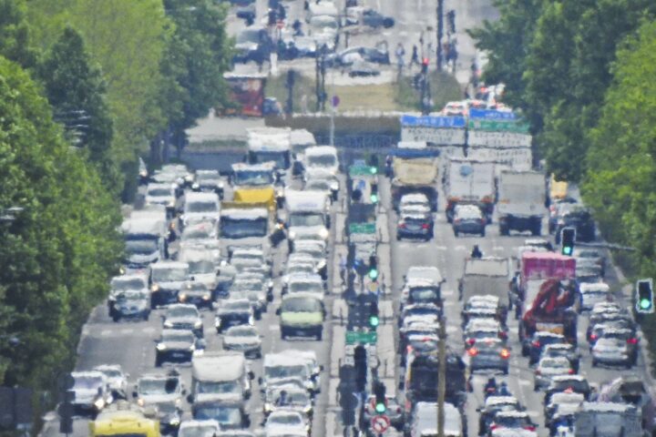 Île-de-France : la dégradation de la qualité de l'air causée par la chaleur entraîne une pollution à l'ozone prévue