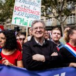 Jean-Luc Mélenchon officialise sa candidature à la présidentielle de 2027