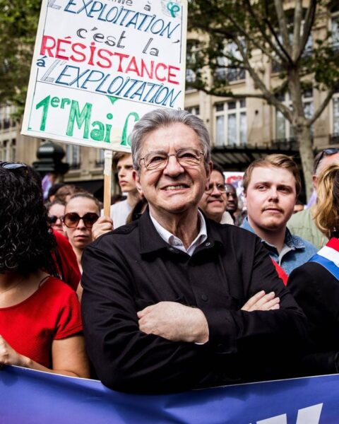 Jean-Luc Mélenchon officialise sa candidature à la présidentielle de 2027