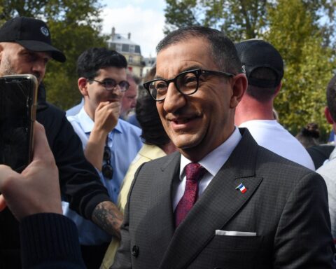 Jean Messiha restitue 42.000 euros d'une cagnotte pour les veuves d'agents pénitentiaires après une plainte pénale