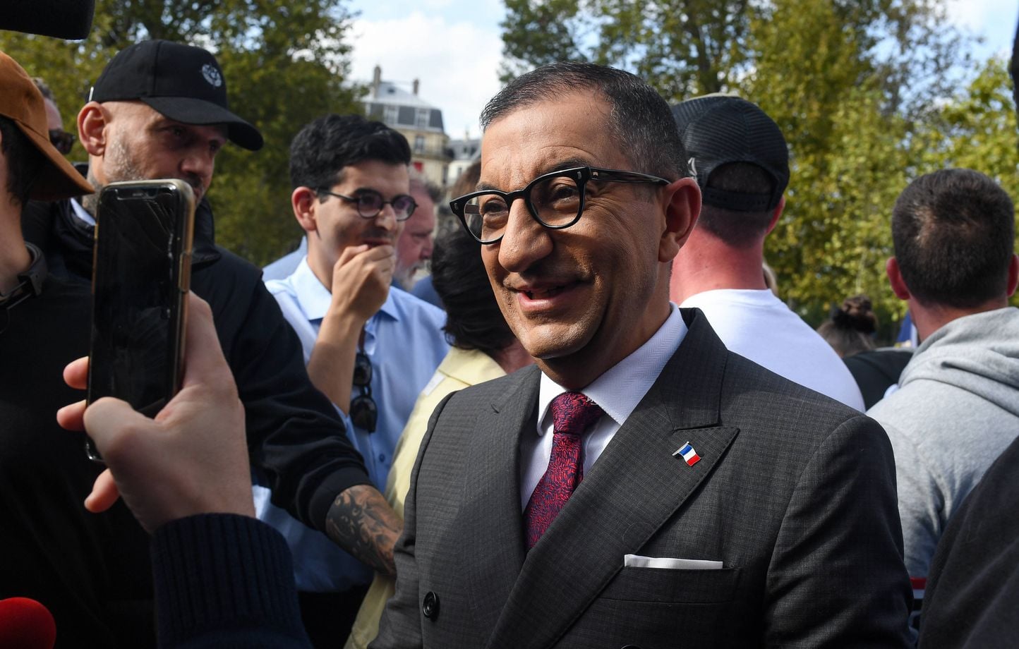 Jean Messiha restitue 42.000 euros d'une cagnotte pour les veuves d'agents pénitentiaires après une plainte pénale