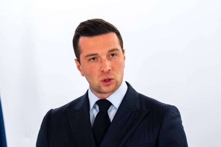 Jordan Bardella rencontre discrètement l'ambassadeur d'Allemagne à Paris avant la présidentielle de 2027