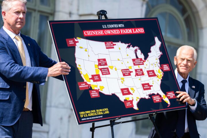 La colère des partisans de Trump face à son retournement sur l'achat de terres agricoles par la Chine