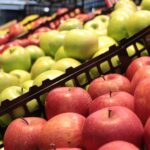 La grande distributionpointée du doigt par UFC-Que Choisir pour des marges excessives sur les produits bio.