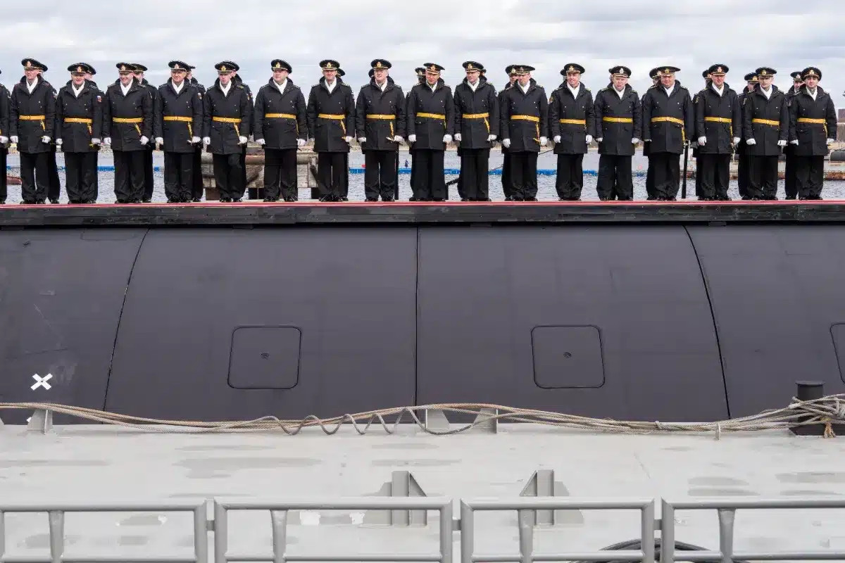 La marine dévoile un sous-marin destiné à 43 marins, sans cabines ni toilettes : une vie en communauté dans un espace confiné en acier.