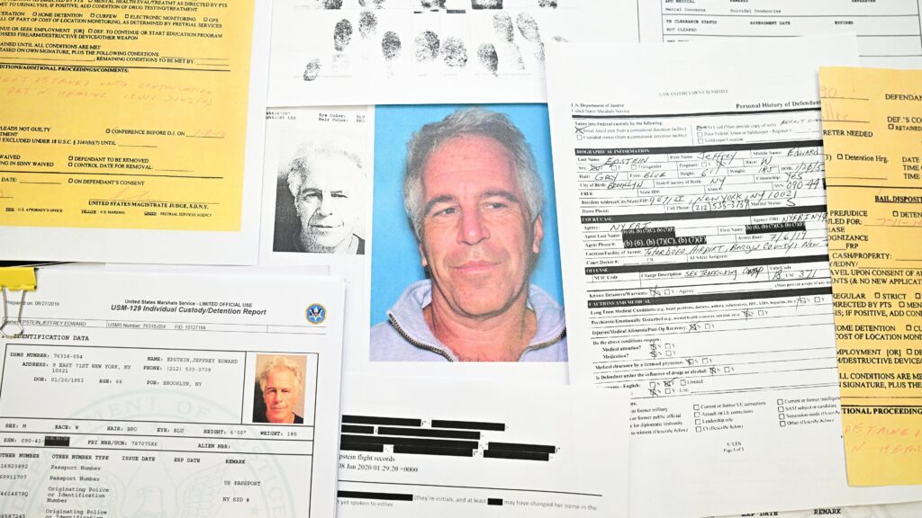 La police britannique enquête sur des allégations d'abus sexuel d'enfants liées aux fichiers Epstein