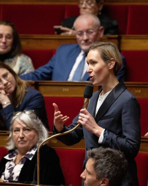 L'Assemblée nationale discute d'une loi pour informer les victimes de la libération de leurs agresseurs