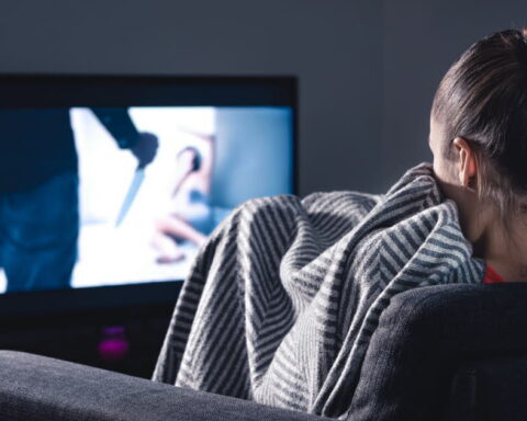 Le binge watching : quand la consommation excessive de séries nuit à la santé
