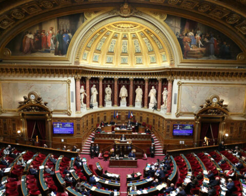 Le projet de loi Ripost, visant à combattre les raves et les rodéos urbains, est présenté au Sénat lors de la dernière journée de Ligue 1.