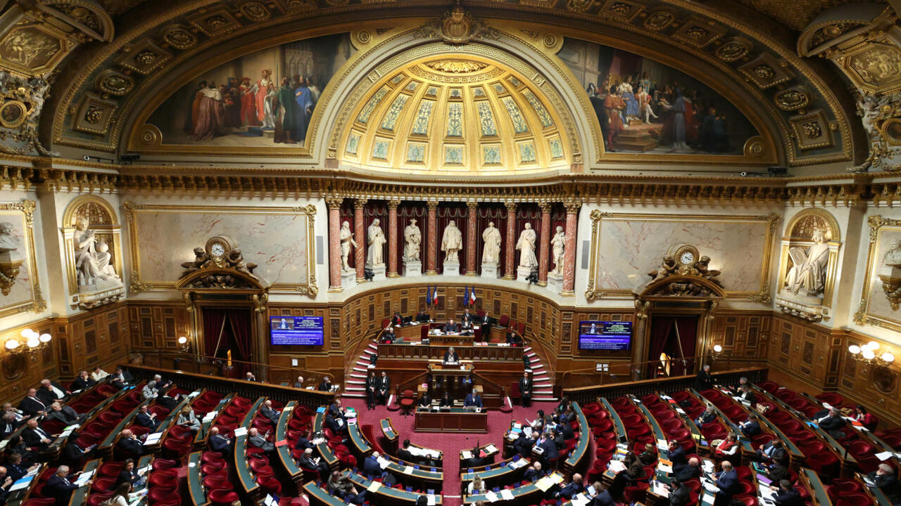 Le projet de loi Ripost, visant à combattre les raves et les rodéos urbains, est présenté au Sénat lors de la dernière journée de Ligue 1.